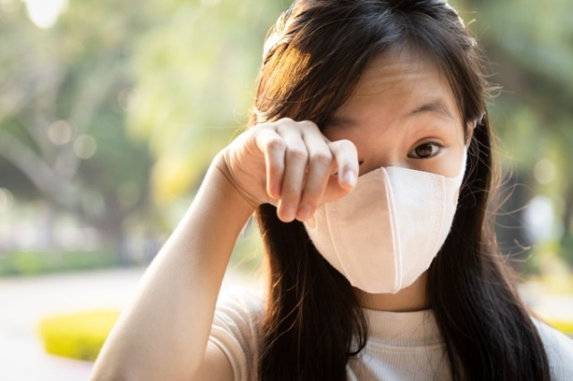 Bệnh hoàn toàn có thể di chứng thành viêm loét giác mạc
