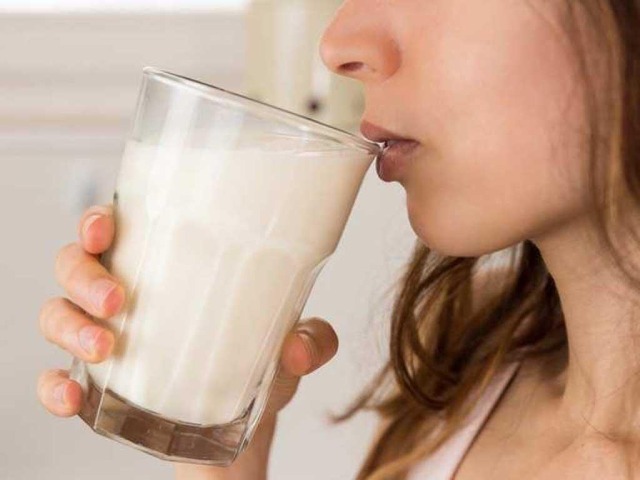 Uống sữa có làm tăng cân không?